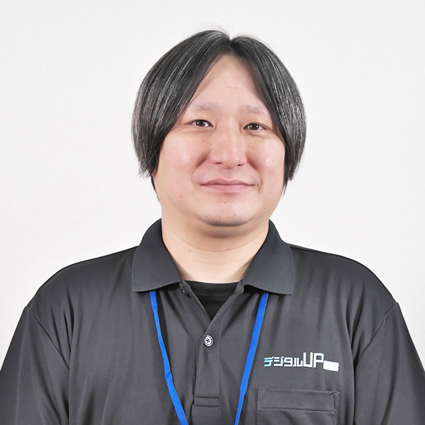 デジタルアップKIDSプログラミング教室の教師